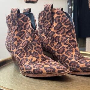 Jessica Simpson Women’s Zadie Leopard Booties